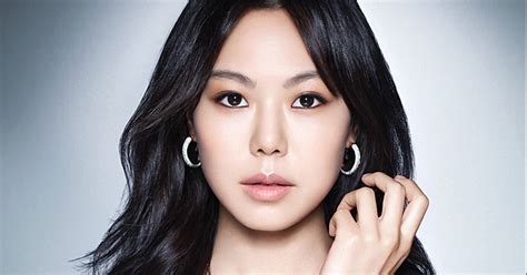 Fan Spotted Abandoning Actress Kim Min Hee After Adultery