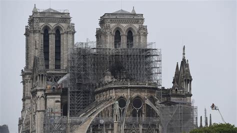 ovako izgleda slavna katedrala notre dame  parizu  nakon stravicnog pozara