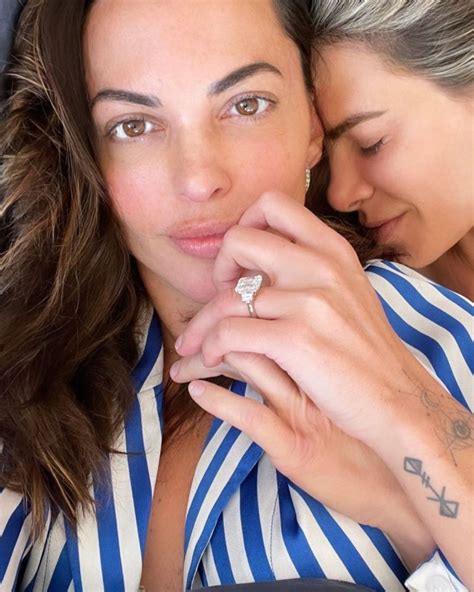 jillian michaels reveals she s engaged to deshanna marie minuto as