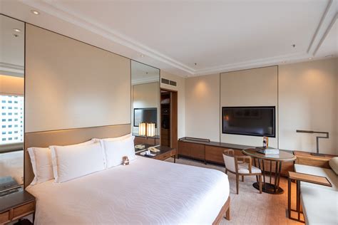 hotel review conrad centennial singapore executive room reduced offerings   executive