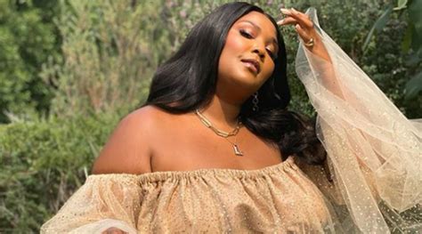 lizzo slams trolls  criticised   day smoothie detox