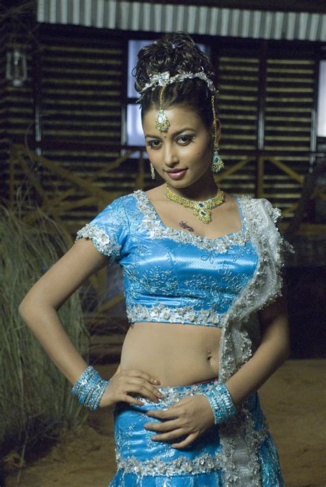 cute girls hot tamil actress richa sinha blouse stills