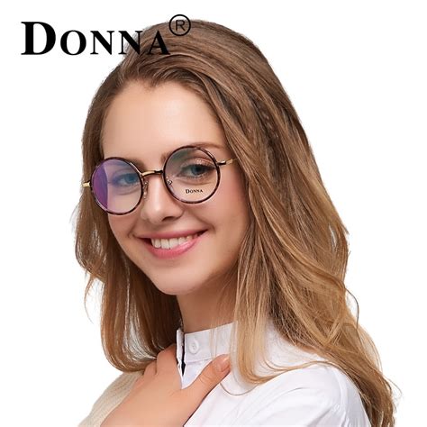 donna women fashion reading eyeglasses with clean lens