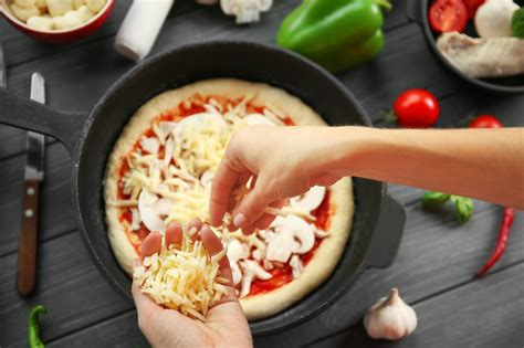 membuat pizza  oven  la anak kosan masak