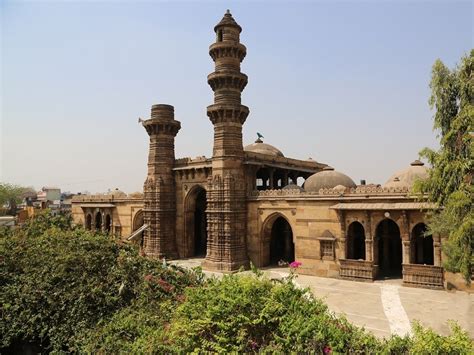 jhulta minar shaking minarets ahmedabad timings history