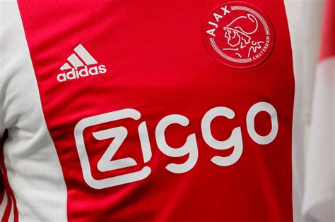 ziggo renova contrato  ajax futebol holandes