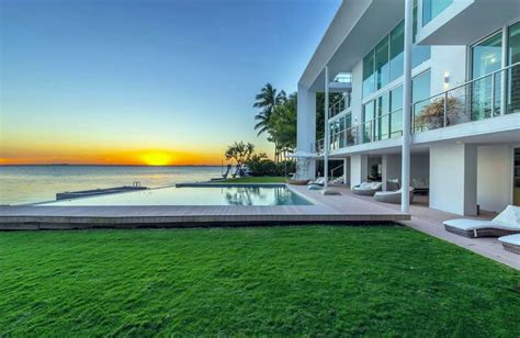 miami estate lionel messi  renting    month gq middle east