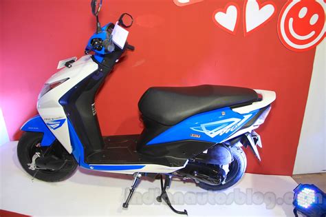 honda dio launched  inr