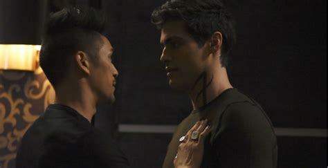 shadowhunters season 2 malec teaches us how to fall in love hypable