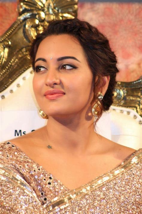 actress sonakshi sinha latest pics