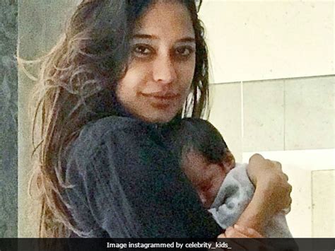 Lisa Haydon Shares New Picture Of Son Zack Lalvani He Is Adorable