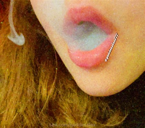 Goddesslex Smokey Lips Smoke Lips Vape