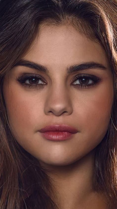 Selena Gomez Face Shot