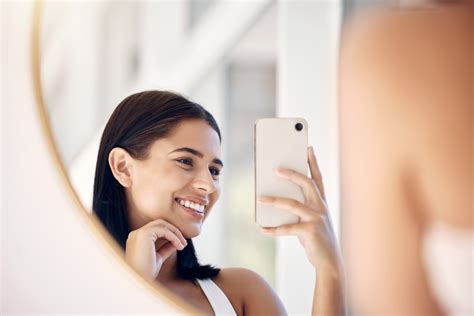 How To Take Perfect Mirror Selfies Tips And Tricks