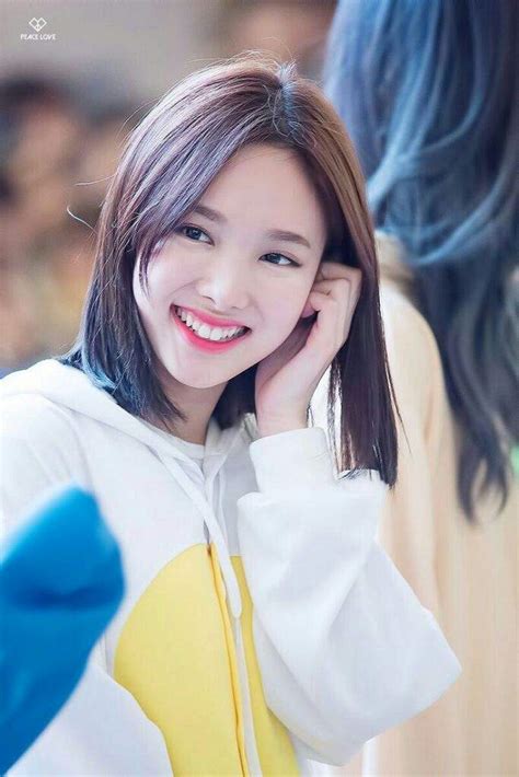 twice nayeon s cute smile twice 트와이스 ㅤ amino