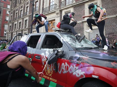 mexico thousands stay in to protest violence against women aruba today