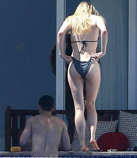 Game Of Thrones Sophie Turner Exposes Peachy Posterior In