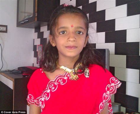 indian girl has had one thousand giant ants removed from her ears