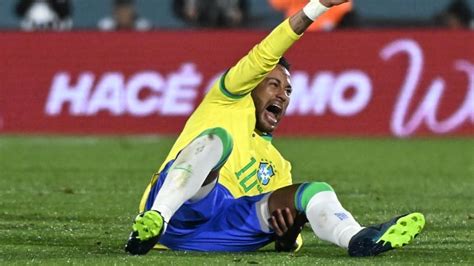 brazils neymar suffers  knee injury  world cup qualifier