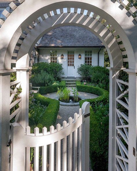 love  courtyard garden  entrance  designed     clients
