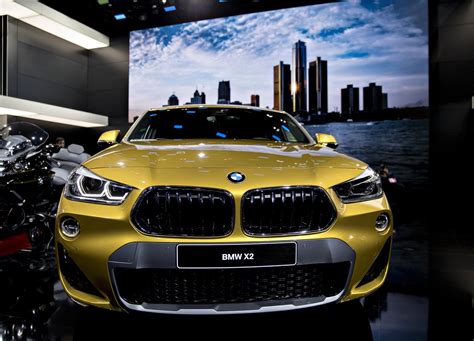 bmw  crossover suv debuts  detroit stats