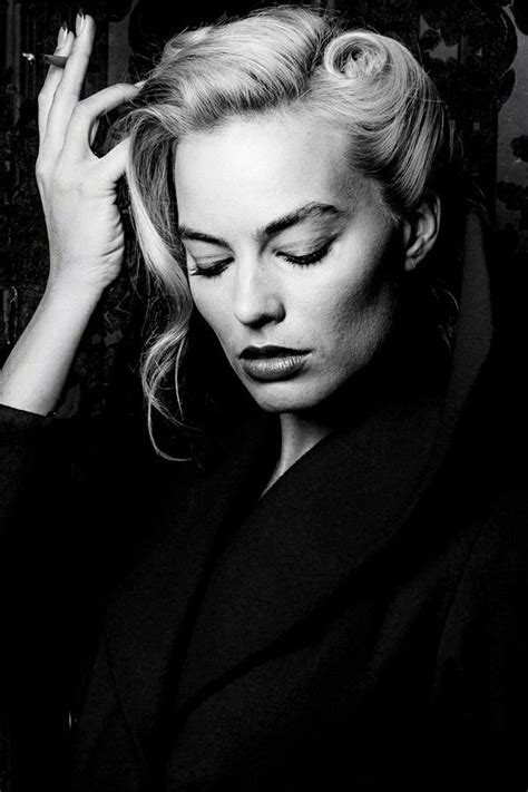 margot robbie black ritratti