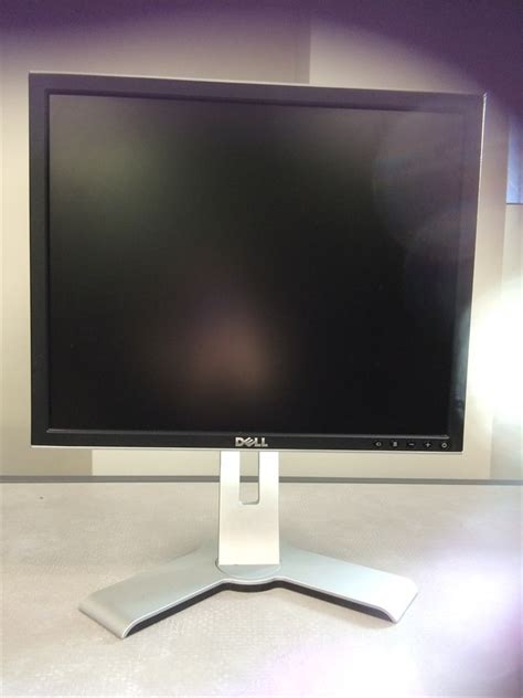 county  simcoe  auction dell  square lcd monitor