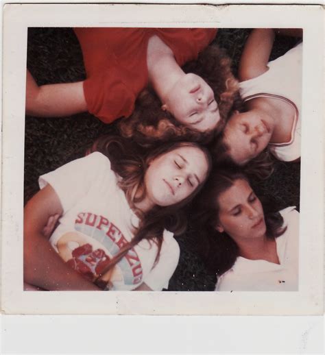 25 cool polaroid prints of teen girls in the 1970s