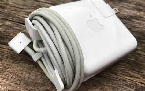 apples  macbook charger bring   joungbihn park medium