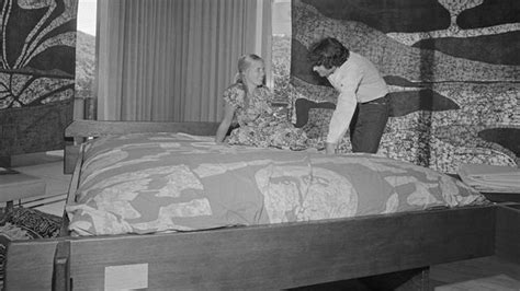 Are Water Beds Making A Comeback Heres Why They Disappeared In The