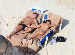 nude sunbathing selfies irish nude photos lesbians eating licking pussy