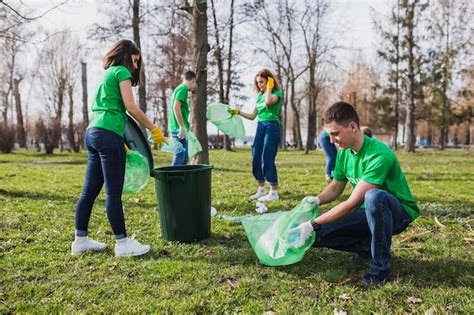 free photo group of volunteers collecting garbage