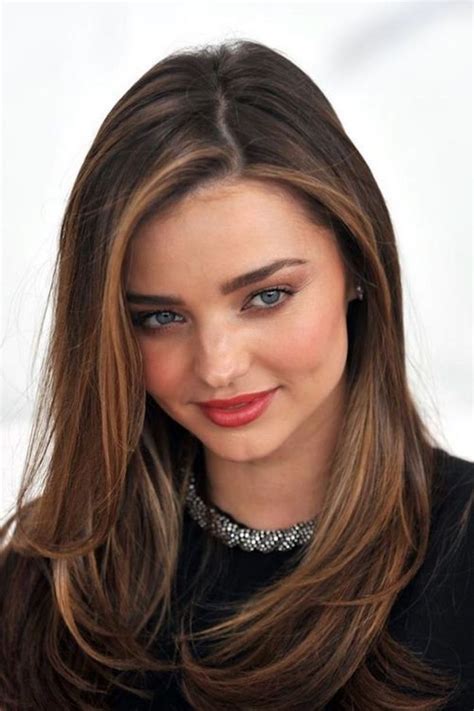 Mescola il miele e l'acqua in un recipiente. Come schiarire i capelli scuri? 10 idee da non perdere | Miranda kerr