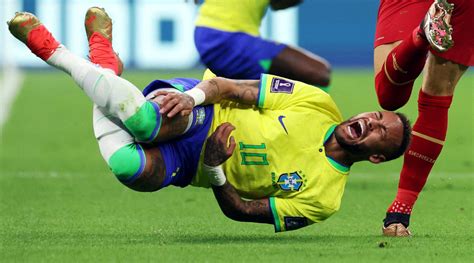 neymars father believes son     injury  world cup