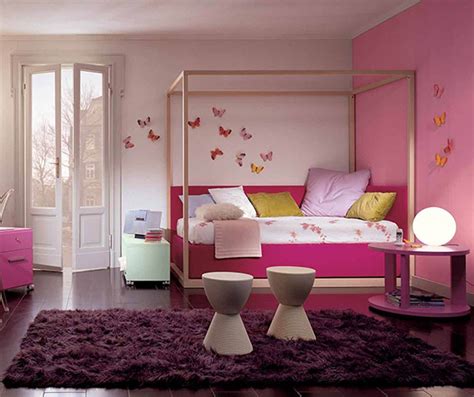 schoene schlafzimmer design ideen mit rot sofa bett matratze auch