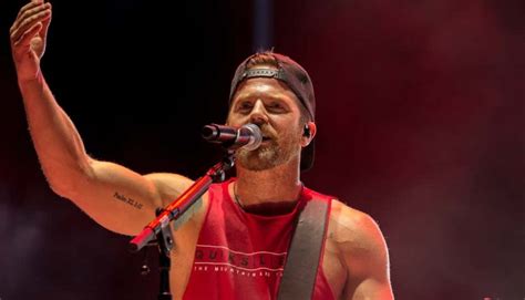 kip moore debuts his new video for she s mine q103 1