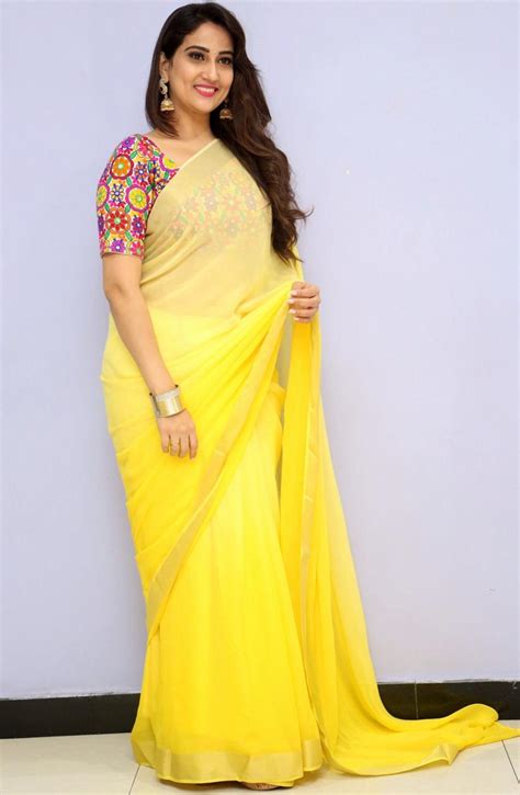 Glamours Telugu Tv Anchor Manjusha Photos In Traditional