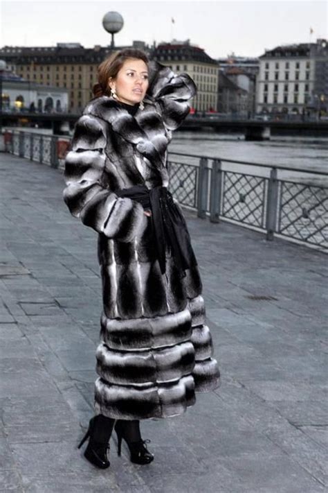 A Hot Model In Her Full Length Chinchilla Fur Coat Fur Fashion Fur