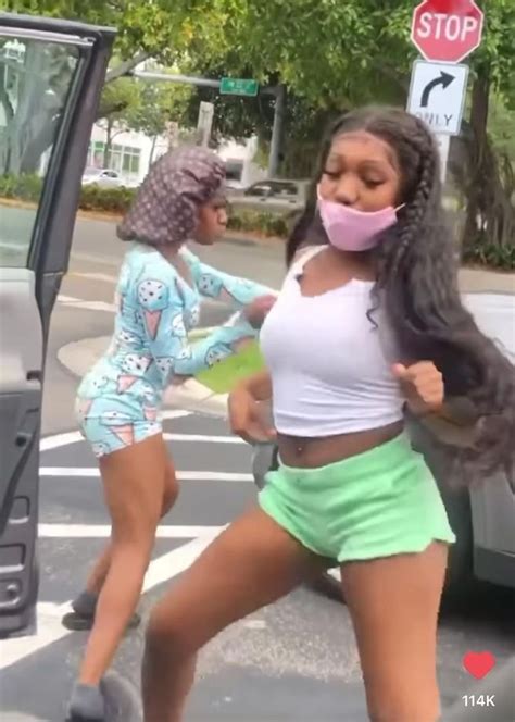 Pin On Baddie All Pins In 2022 Girls Twerking Black Girls Videos