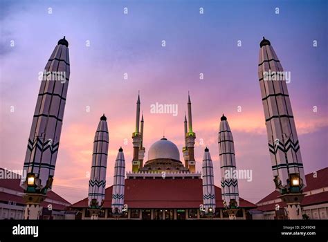 Masjid Agung Jawa Tengah Fotos Und Bildmaterial In Hoher Auflösung