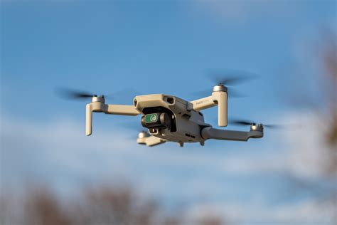wybieramy najlepszego drona na wakacje dji mavic mini air  moze fpv