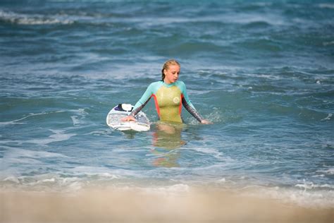 Surfer Profile Crystal Hulett Surfing Lw Mag
