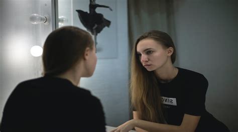 body dysmorphic disorder 101 everything you need to know about bdd