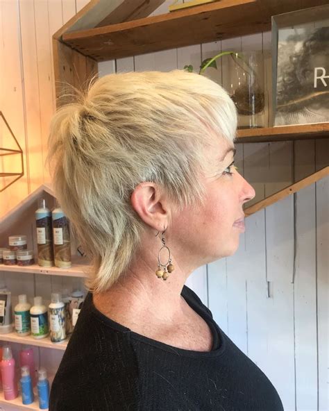 15 Modern Shaggy Hairstyles For Women Over 50 With Fine Hair