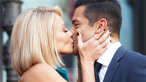 watch access hollywood interview kelly ripa and mark consuelos spill