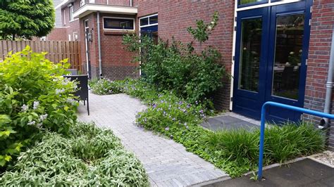 jaren  stijl woning en tuin lettele sidewalk structures