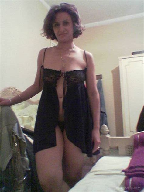 egyptian hottie milf that like to pose nude