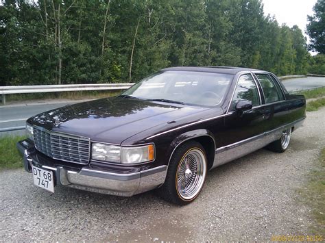 cadillac fleetwood broughampicture  reviews news specs buy car