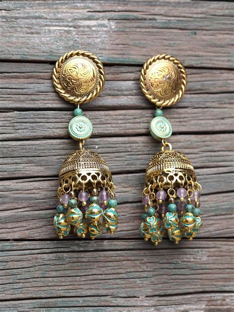 types  earrings  woman     jewellery box