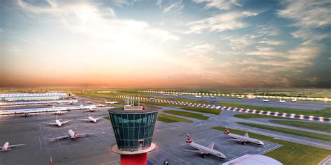 heathrow airport  operate   runway travelmakerid